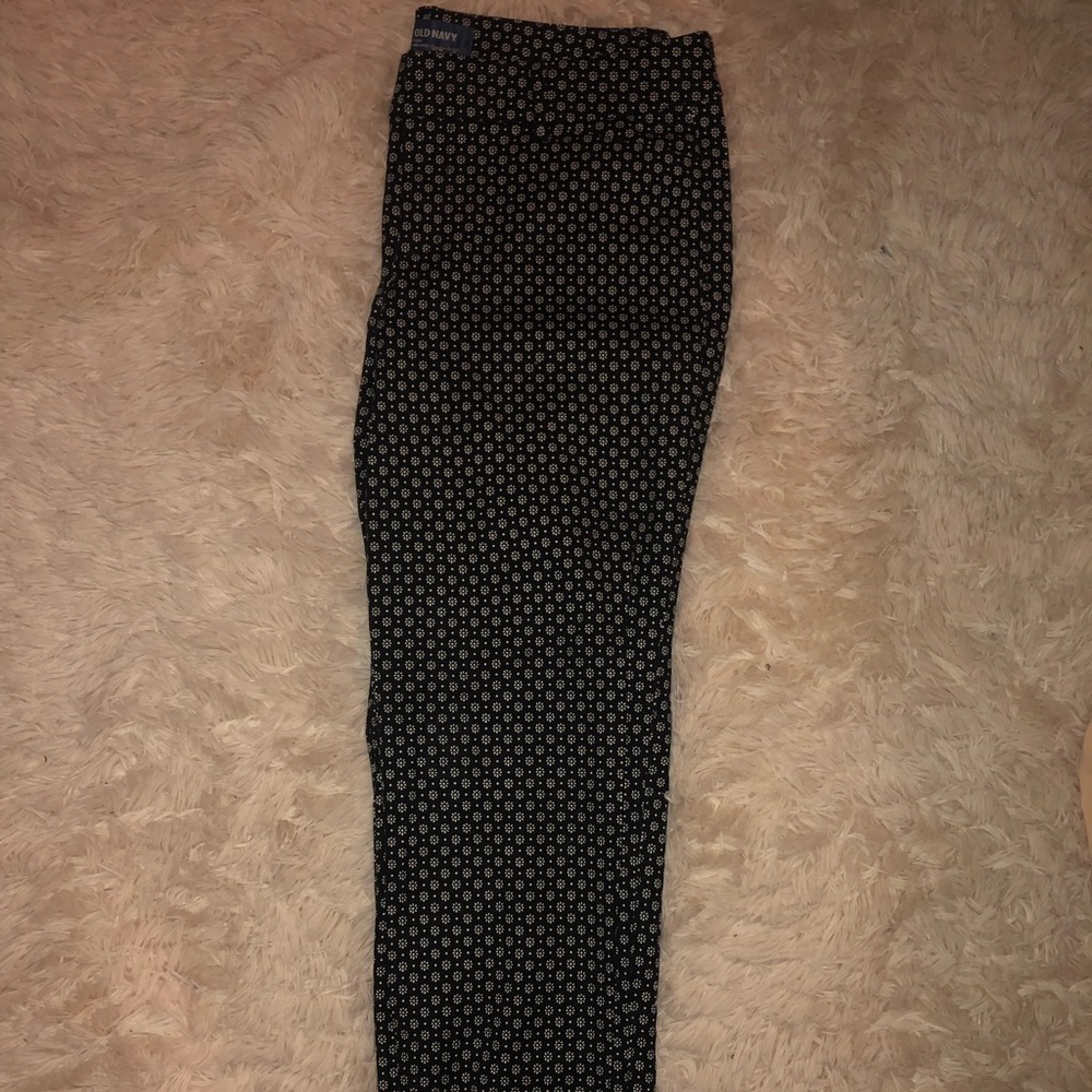 Black and white pixie pant